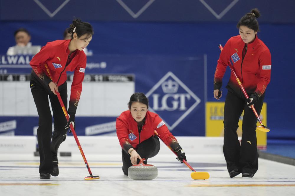 皇马客场3-0大胜毕尔巴鄂竞技，姆巴佩2射1传，阿诺德调整阵容提升中场硬度，终结三连平。