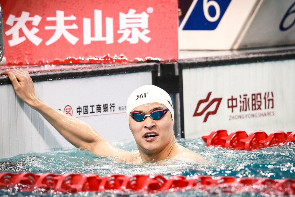 曼联计划在2026年签下巴莱巴，布莱顿可能接受7500万英镑报价，维拉考虑出售博加德以提升财务能力。